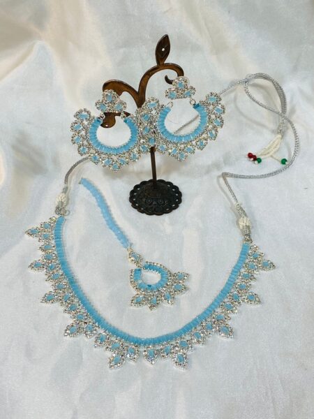 Blue Style Neckless set with earnings & Bendi